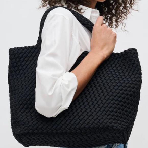 NWT Sol and Selene Sky's The Limit - Medium Tote in Black - Picture 4 of 8